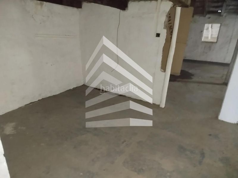 Foto c6b7d2a2-5387-4c69-8ce0-fad3fa978818. Edifici a Olot