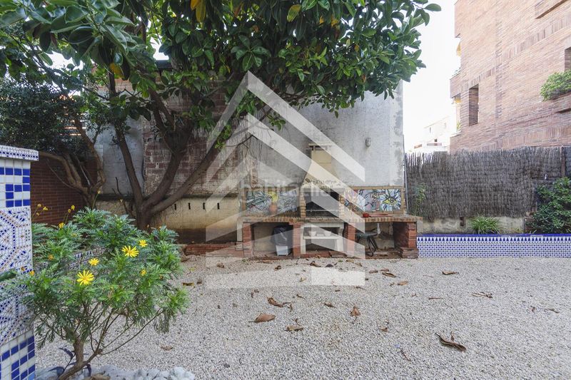 Foto 0768237c-e26a-43a0-9cf7-b2a16fad9263. Casa amb calefacció a La Font d´en Fargues Barcelona