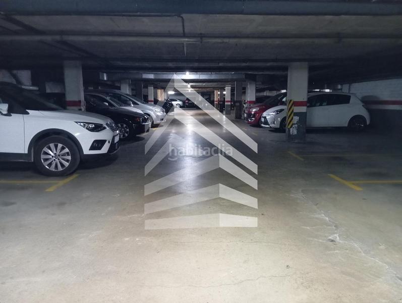 Foto 0930806c-2750-4bcf-8066-e578caf3494c. Aparcament cotxe a Barri de les Corts Barcelona