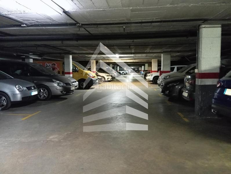 Foto bbad418a-7d4a-4556-8322-121d53a046d0. Aparcament cotxe a Barri de les Corts Barcelona