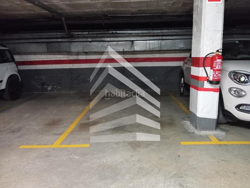 Foto d739ba09-8416-4651-b172-d1c3c6434584. Parking voiture dans Barri de les Corts Barcelona