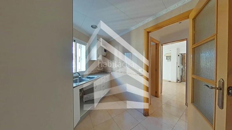 Foto fbf403e5-4811-4197-a177-2762ca7de675. Piano terra in El Raval Santa Coloma de Gramenet