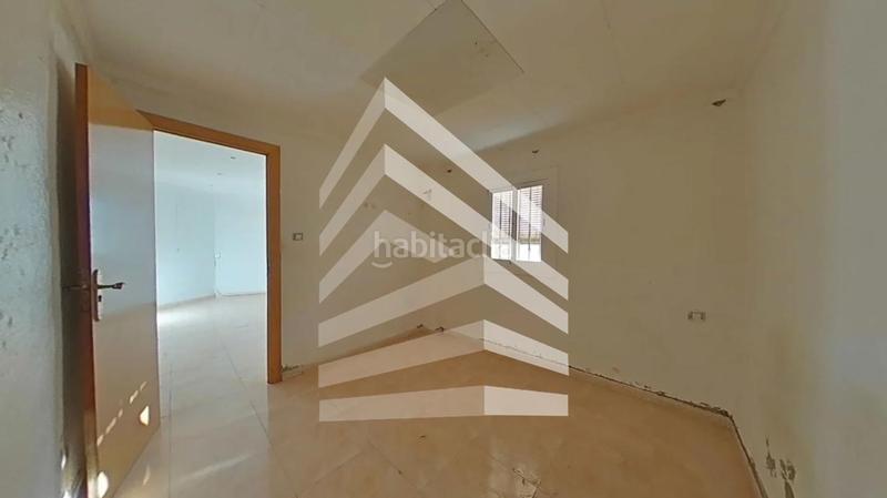 Foto 8ac7d8cb-aa97-465d-8045-da5e510f9611. Planta baixa a El Raval Santa Coloma de Gramenet