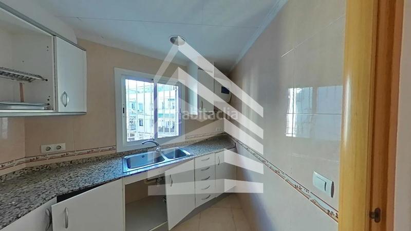 Foto c347e3a2-1b14-4932-aee7-26cf3701e74e. Planta baixa a El Raval Santa Coloma de Gramenet