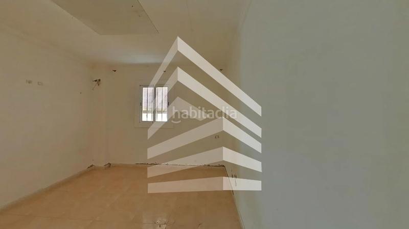 Foto 12f990af-cf81-4cb9-a51a-be468723a5c1. Planta baja en El Raval Santa Coloma de Gramenet