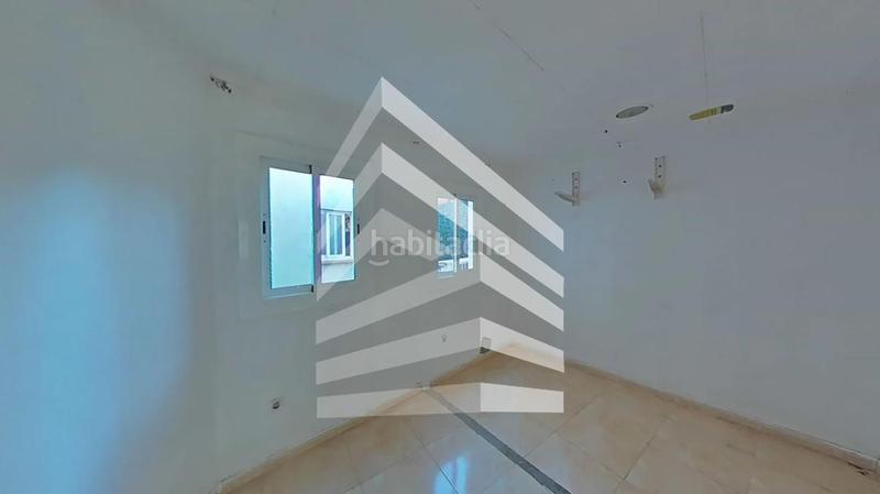 Foto d5e8b18a-b2cd-4bd2-9cc6-6dae12fc23d6. Planta baja en El Raval Santa Coloma de Gramenet