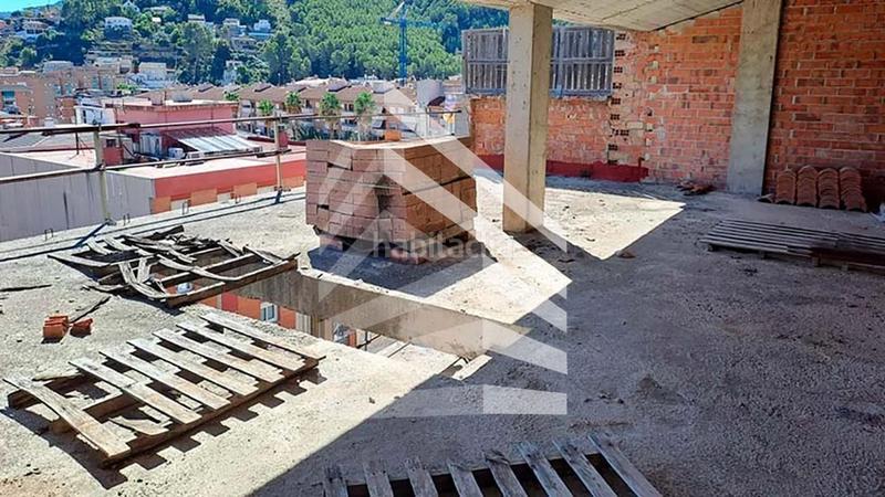 Foto 18763bfe-fa1e-4690-a450-af61f580b479. Edificio en Vallirana