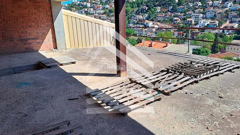 Foto 44a64c3a-1df7-4eb7-bef0-d8ee1fd684c0. Edificio en Vallirana