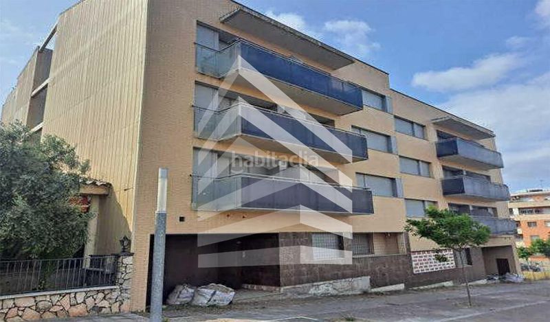 Foto 92035fd0-a5c8-44fc-826c-c96876247bb0. Edificio en Alcarràs