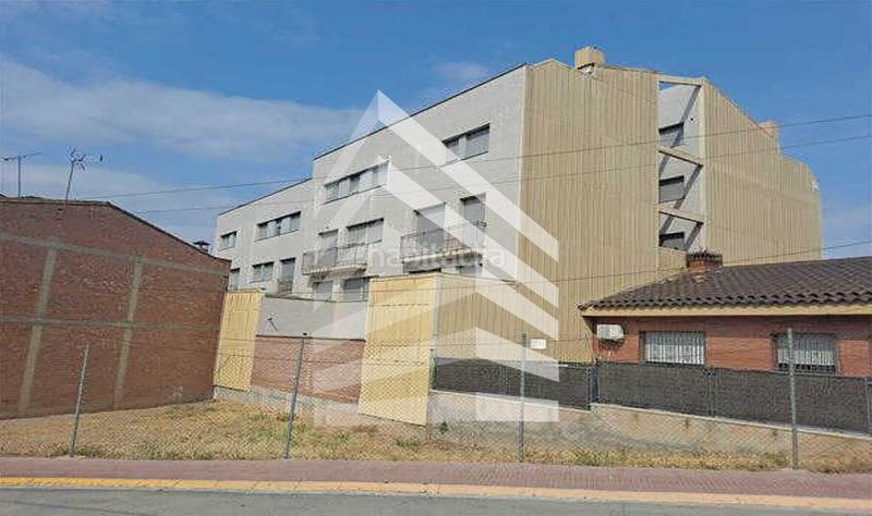 Foto bfda618d-a2ec-4f95-a02d-784abc0e00f4. Edificio en Alcarràs