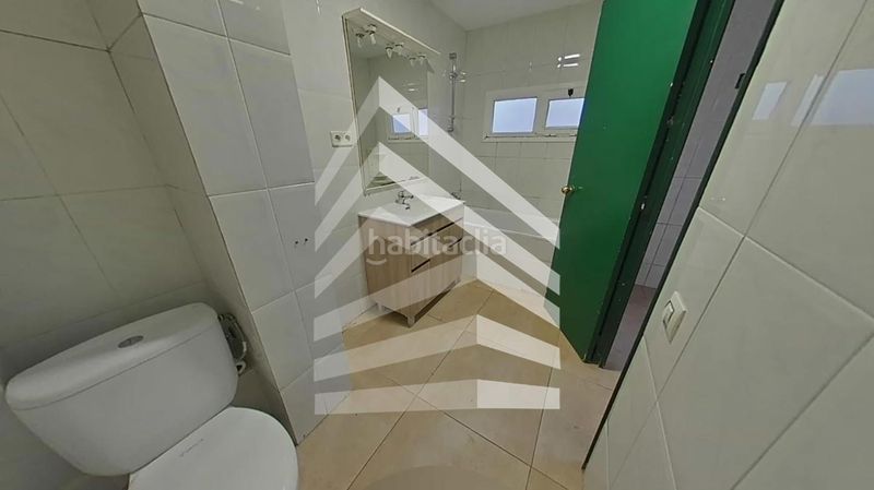 Foto 33e1af81-b4ff-4817-be71-3c92f2a8204e. Planta baixa a Poblenou Barcelona