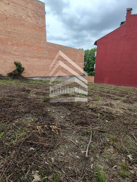 Foto b2c1fbfb-2783-484b-bb5e-aaff1615c940. Terreny residencial a Solsona