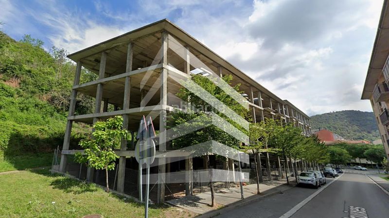 Foto c3abf2ec-0f36-4724-800d-43ab370eb05a. Edificio in Olot