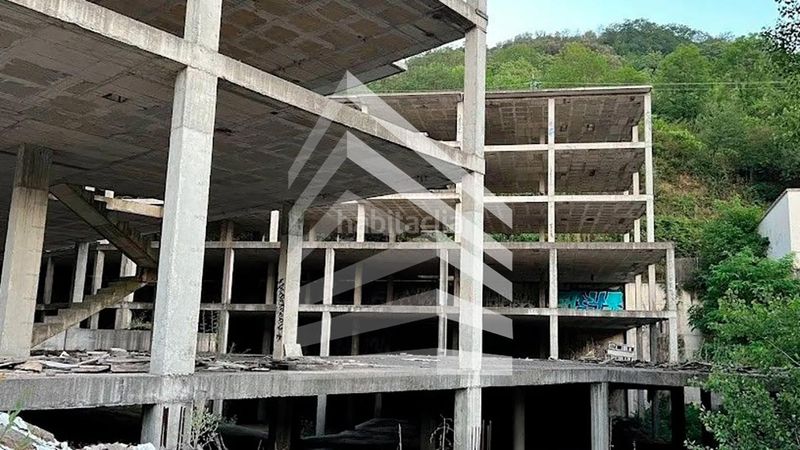 Foto cd811253-c5b3-4d71-a54d-8701c829e246. Edificio in Olot