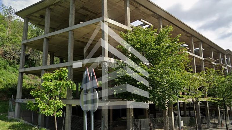 Foto a4cfa9c1-9d8a-4d3f-a36a-919d77cd0433. Edifici a Olot