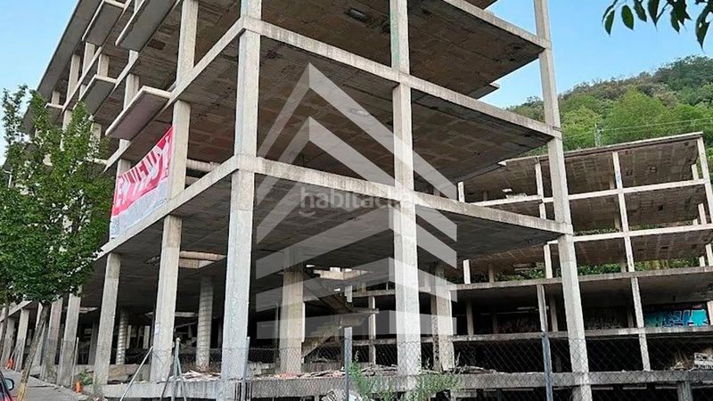 Foto ec3f9213-ae13-420a-84a1-3d2c529fd706. Edifici a Olot