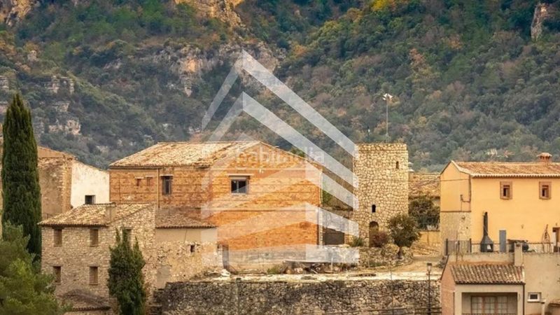 Foto b0c212b4-ef34-43c4-a158-eafecc811631. Casa amb aparcament a Capafonts