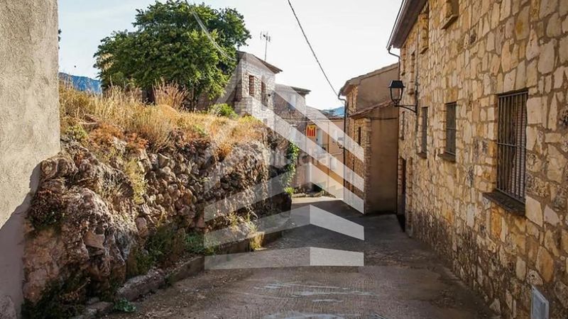 Foto b71c3252-05ad-42cd-b4a6-3abacb562558. Casa amb aparcament a Capafonts