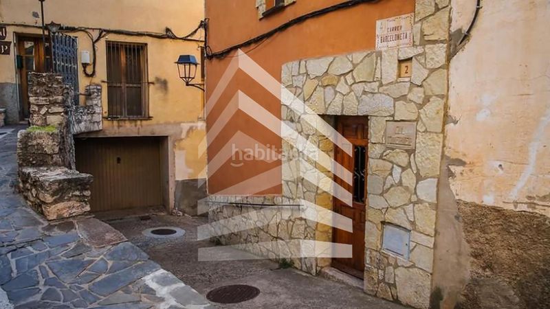 Foto d09a3e78-aff2-49a6-a0c0-79414d233ef0. Casa amb aparcament a Capafonts