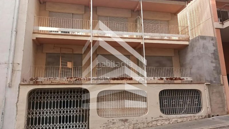 Foto 5dcd8749-fa3b-4148-bdce-3b207c038867. Edifici a Coma-ruga platja Coma-ruga