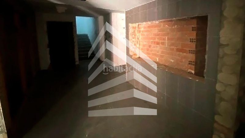 Foto aae7dc32-105f-4a2e-815d-b7b28badd5d3. Edifici a Constantí