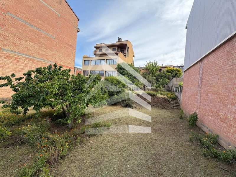 Foto f1490f30-ebfd-41e5-8a53-61f66a3ce719. Terreny residencial a Solsona