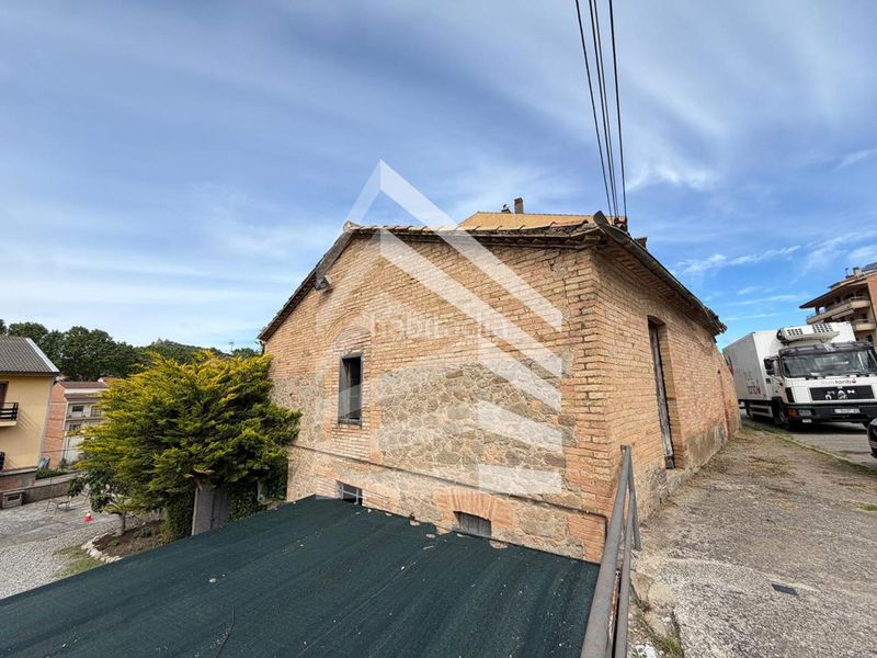 Foto dbeccb59-d968-41ab-90eb-3a3889a01fe6. Terreny residencial a Solsona