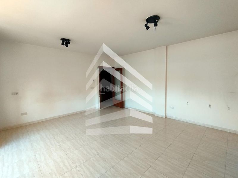 Foto f32f8d82-c5fb-41e2-85fe-7bc35e157e3f. Pis a Centre Salt
