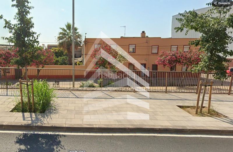 Foto 0bde05b6-67b3-4772-9bfd-a6d631f5b7f2. Edificio en Centre-Estació Gavà