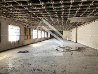 Nau industrial  Pare antoni soler. Nave en venta para invertir en girona