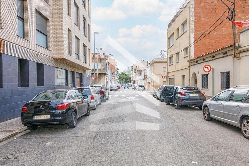 Foto bfc8dde5-5e2a-4c82-9bf1-41a89f6fadb2. Edifici a Sant Narcis Girona