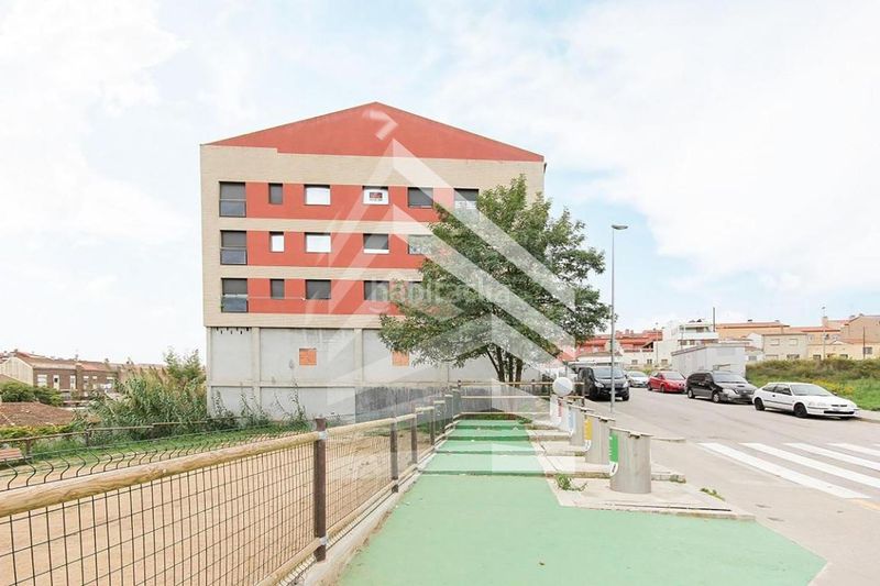 Foto 4d01f4a9-bb6d-4909-8735-608acf811007. Edifici a Tordera Tordera