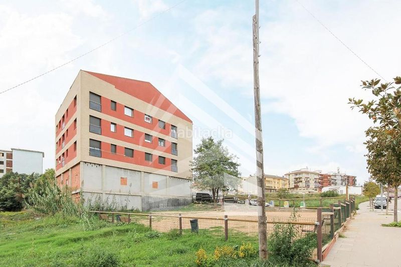 Foto bd79b803-038d-4e5f-bcc9-c2fbef96f38b. Edifici a Tordera Tordera