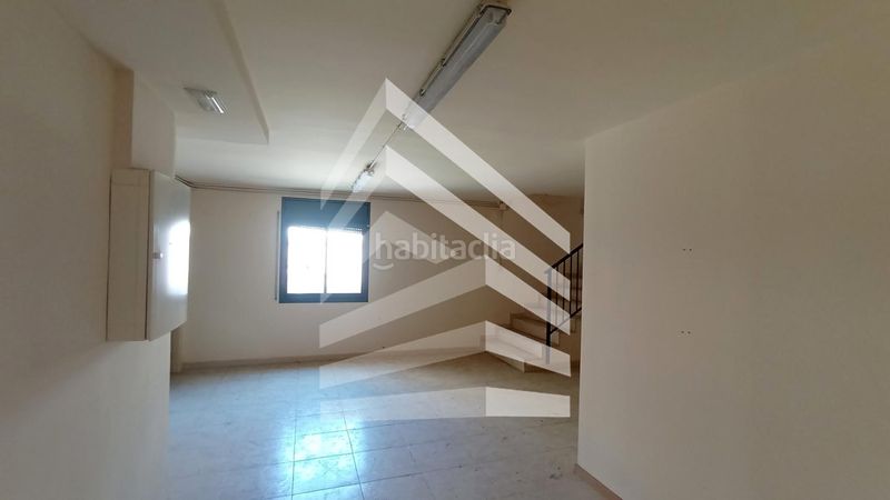 Foto 0b2b30f0-a5d5-45c0-8dc6-82f9f3e229fb. Local comercial a Centre Viladecans