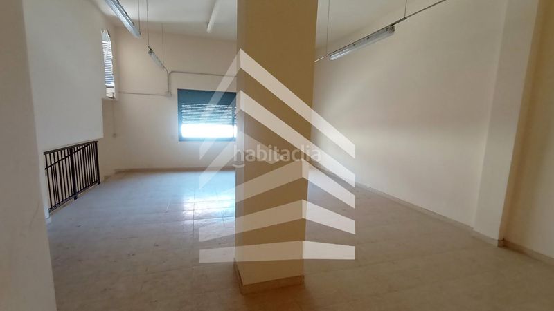 Foto b28d3d90-9362-41f9-98fe-1c5e27f8d2f6. Local comercial a Centre Viladecans