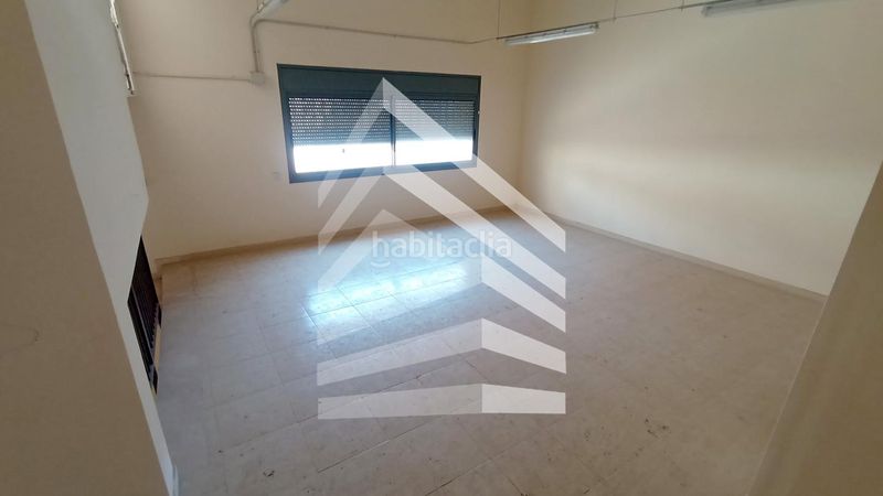 Foto ff99641d-1661-4ff0-97eb-e4c57877ca4c. Local comercial a Centre Viladecans
