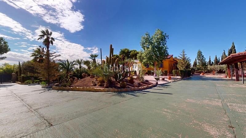 Foto f9b20f54-f7b3-463a-bdc2-1e4fb5020d70. Chalet con riscaldamento parcheggio piscina in Peña de las Águilas Elche / Elx