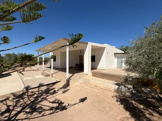 Xalet a Jubalcoi. Si quieres campo y todos los servicios cerca.............. este