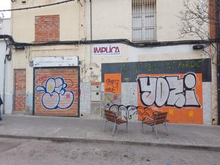 Terreno residencial en Carrer ample 64. Molt a prop mercat independència