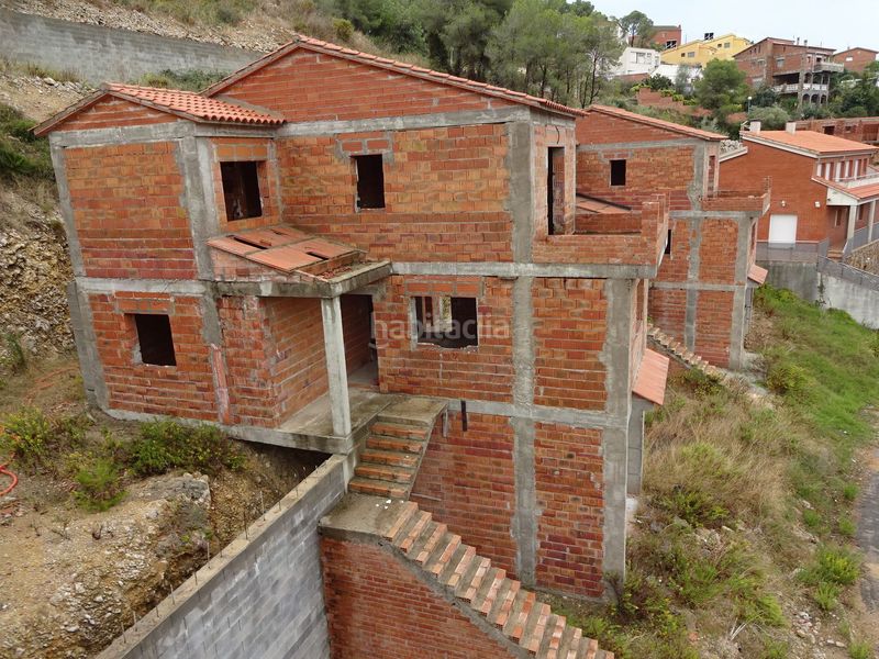 Foto 35bcdedf-823f-4dd0-824b-0d76e41d8e67. Edificio en calle pinos 14 en Castellet i la Gornal