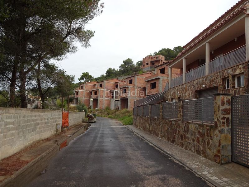 Foto 4d228330-5d45-4620-bf30-47268d892f8d. Edificio en calle pinos 14 en Castellet i la Gornal