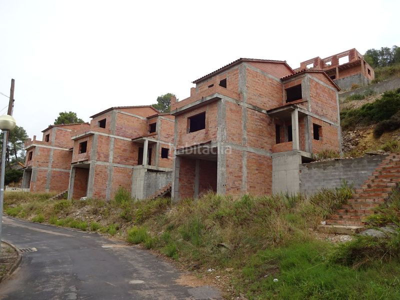 Foto 6347f872-8947-49b9-88ce-eae1c109b070. Edificio en calle pinos 14 en Castellet i la Gornal