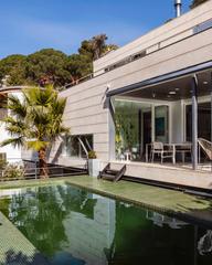 Casa  Fonolleda. Amplia casa familiar en vallvidrera donde la vida de la ciudad s