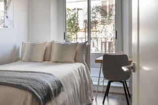 Àtic  Carrer de laforja. Un ático que convive con las estaciones  sant gervasigalvany