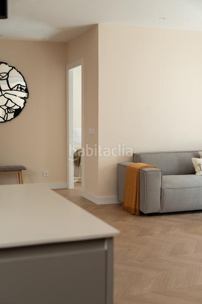 Foto fdf47526-4ef1-4153-bb26-5f6fc5278c50. Appartamento con piscina in Sants Barcelona