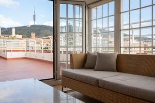 Àtic  Carrer de la mare de déu de núria. Ático con terraza junto a plaça sarrià — vistas del tibidabo al