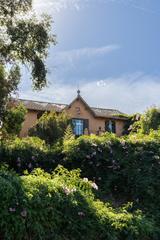 Casa  Carretera de l'església. Casa modernista en las colinas de barcelona; luz, diseño y tranq