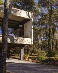 Casa  Carrer dels avets. Geometría moderna, serenidad natural.