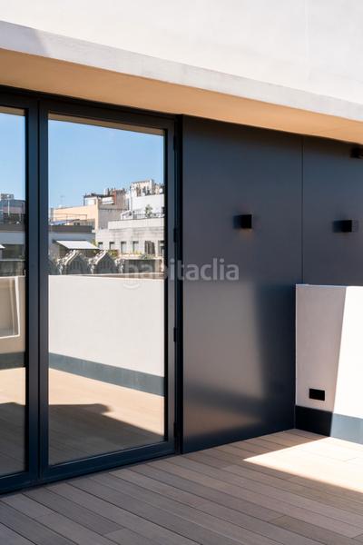 Foto 8bc23459-1f5c-4c00-8e04-495644327fce. Ático  con terraza privada, vida refinada en una de las mejores zonas de la ciudad en Barcelona