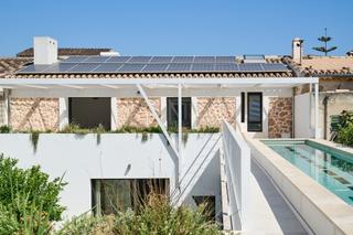 Casa  Carrer andria, 5. Un oasis arquitectónico de volúmenes y luz.